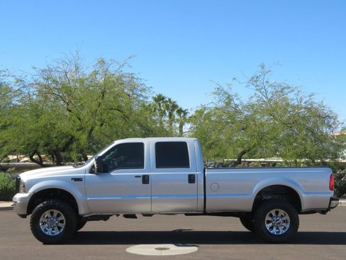 Used 2005 Ford F350 XLT image 2