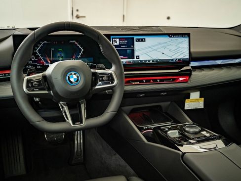 New 2026 BMW 550e xDrive image 4