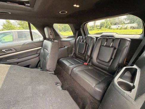 Used 2018 Ford Explorer XLT w/ Equipment Group 202A AWD/4WD image 9