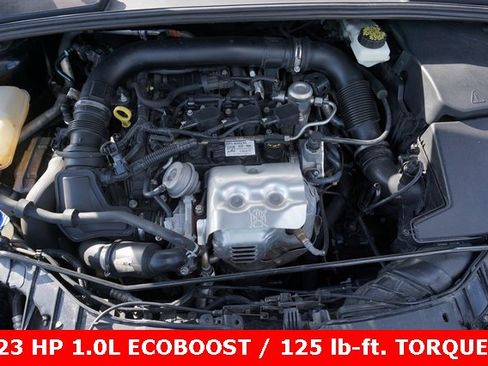 Used 2018 Ford Focus SE w/ SE Appearance Package image 7