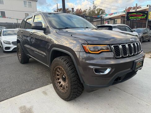 Used 2017 Jeep Grand Cherokee Laredo w/ Quick Order Package 23E image 8