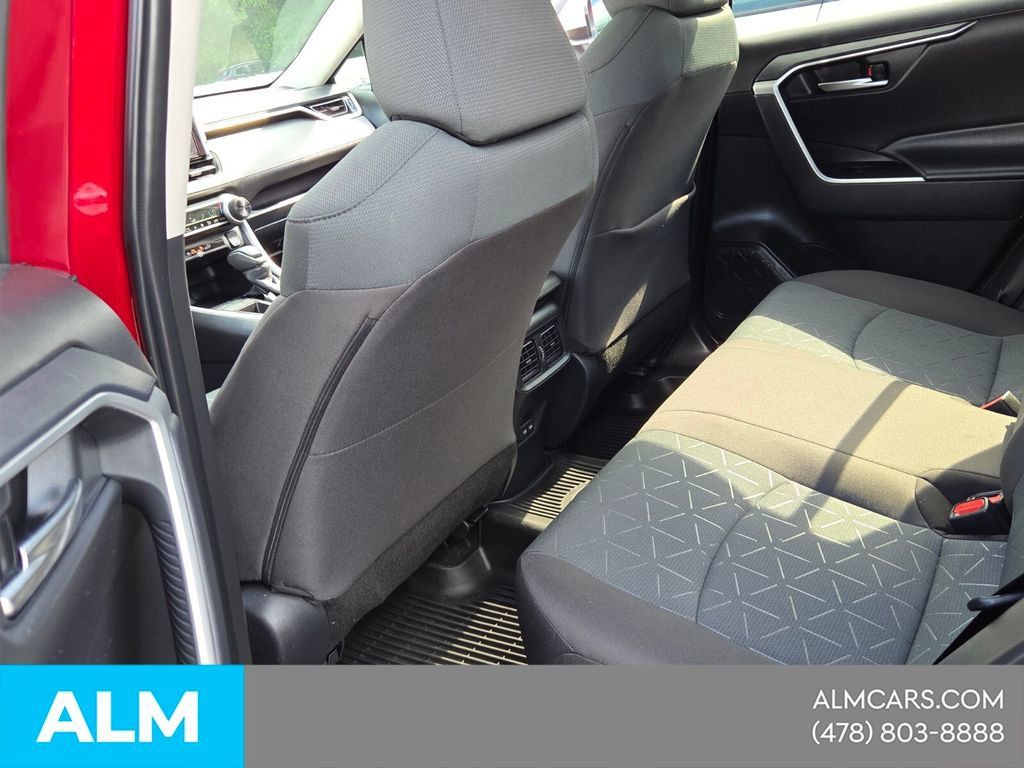 Used 2025 Toyota RAV4 XLE w/ Convenience Package FWD image 15