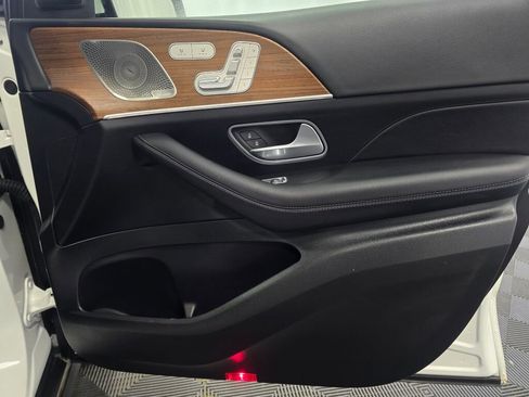 Used 2025 Mercedes-Benz GLE 350 4MATIC w/ Driver Assistance Package image 27