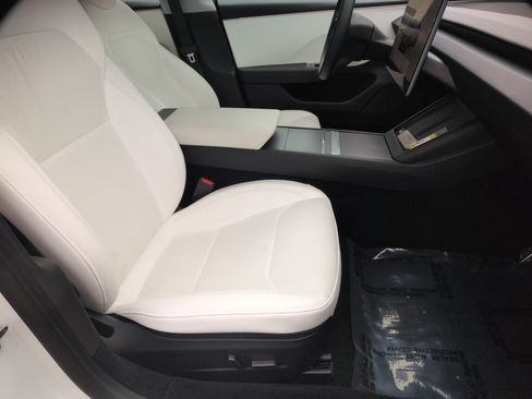 Used 2024 Tesla Model 3 Standard Range RWD image 35