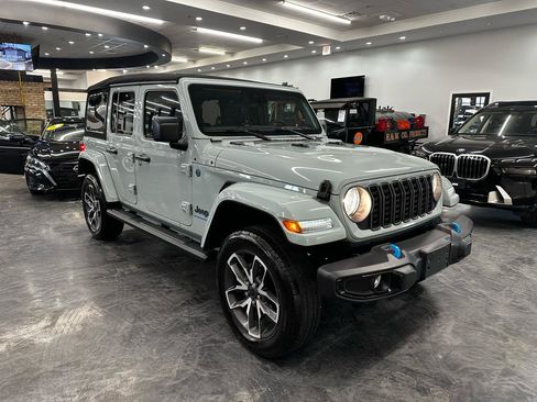 Used 2024 Jeep Wrangler Unlimited w/ Convenience Group image 3