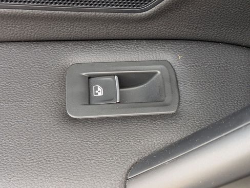 Used 2024 Volkswagen Tiguan SE R-Line image 28