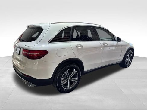 Used 2019 Mercedes-Benz GLC 300 4MATIC w/ Premium Package image 5