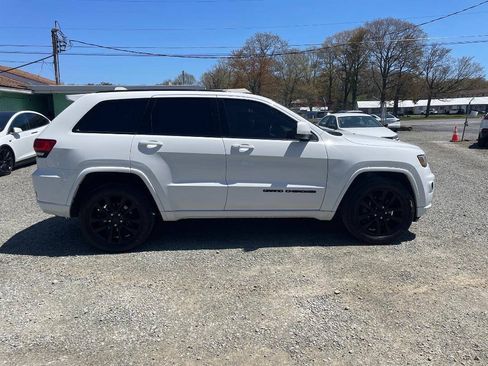 Used 2019 Jeep Grand Cherokee Altitude AWD/4WD image 9