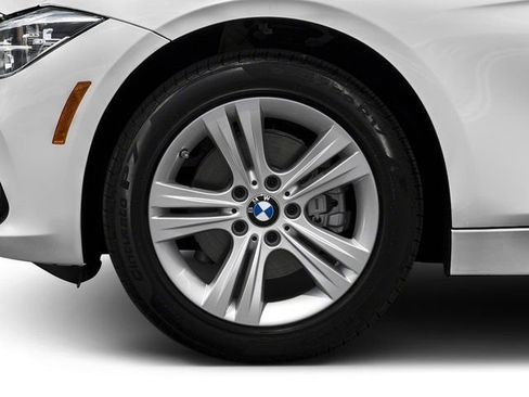 Used 2017 BMW 330i xDrive Sedan AWD/4WD image 11