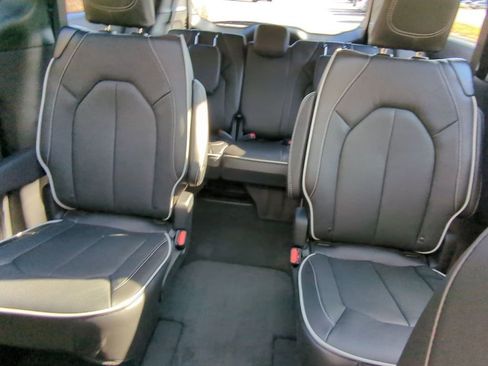 New 2026 Chrysler Pacifica Limited image 23