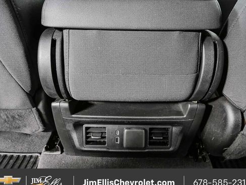 Used 2022 Chevrolet Silverado 1500 LT AWD/4WD image 17