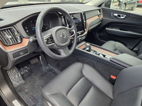 Used 2023 Volvo XC60 B5 Plus FWD image 10