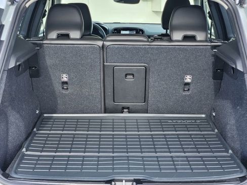 Certified 2025 Volvo XC40 B5 Ultra w/ Climate Package image 18