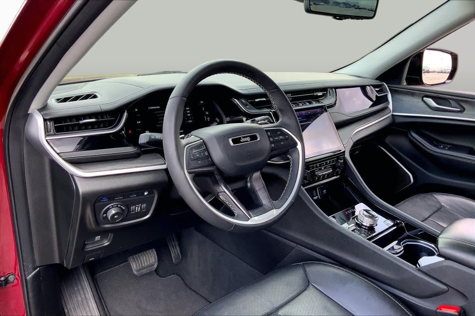 Used 2022 Jeep Grand Cherokee Limited 4xe w/ Luxury Tech Group II AWD/4WD image 17