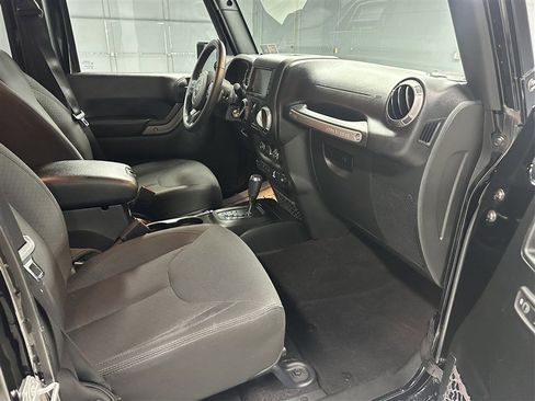 Used 2018 Jeep Wrangler Unlimited Sport S image 11