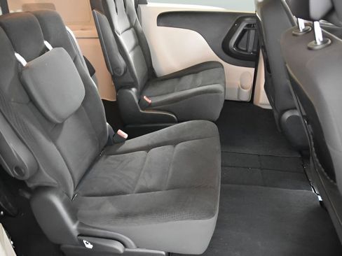 Used 2018 Dodge Grand Caravan SE w/ UConnect Hands-Free Group FWD image 24