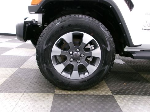 Used 2022 Jeep Wrangler Unlimited Sahara w/ Cold Weather Group AWD/4WD image 15