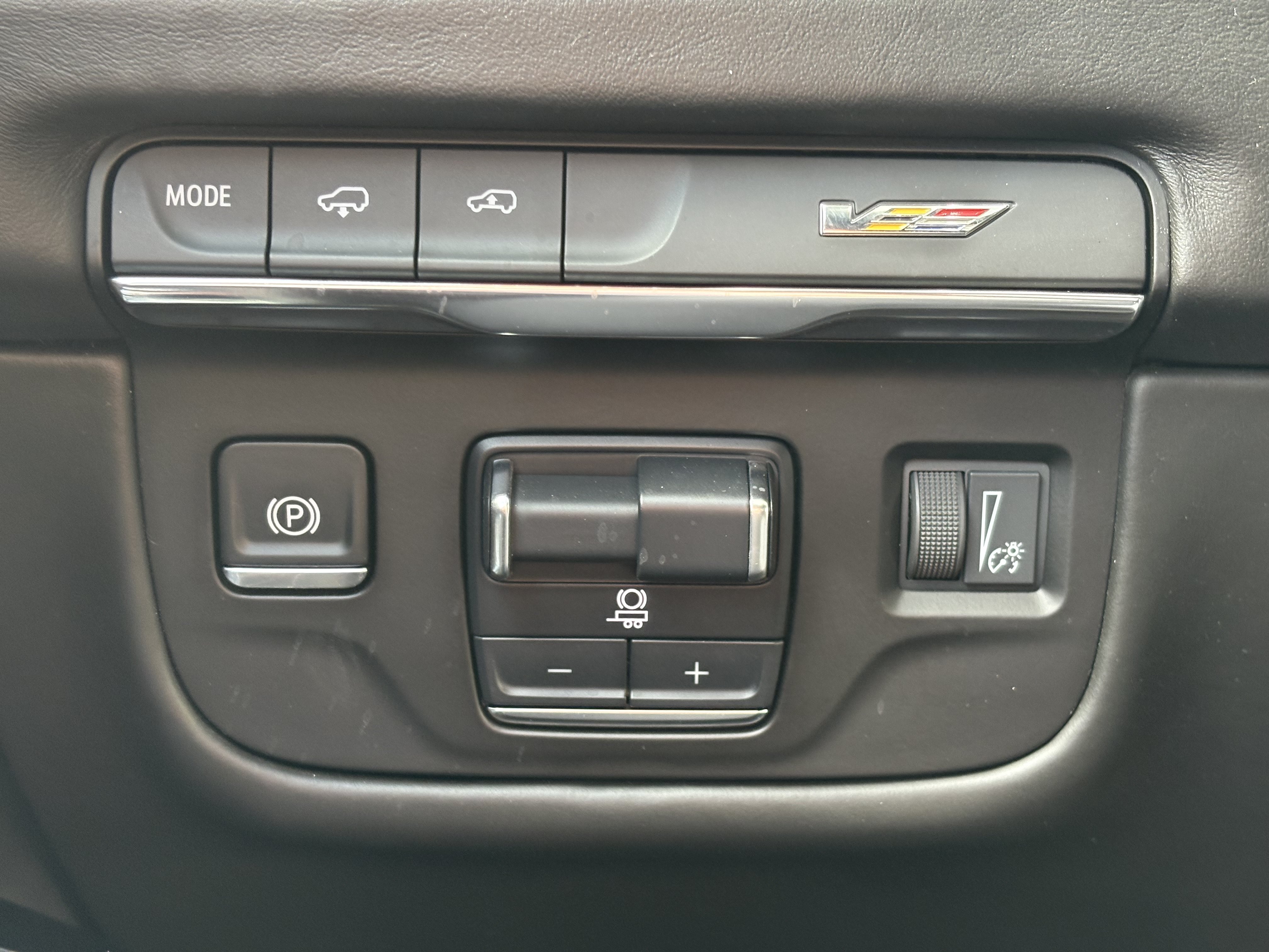 Certified 2025 Cadillac Escalade ESV V AWD/4WD image 34