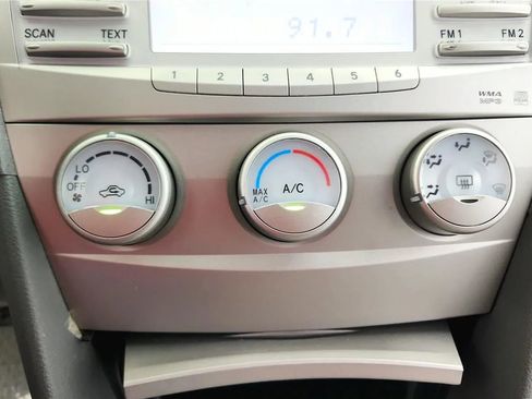 Used 2010 Toyota Camry SE FWD image 24