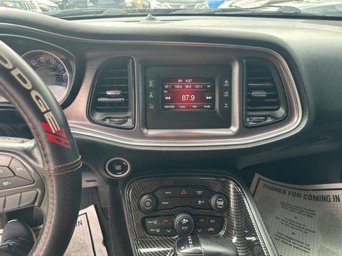 Used 2017 Dodge Challenger SXT image 18
