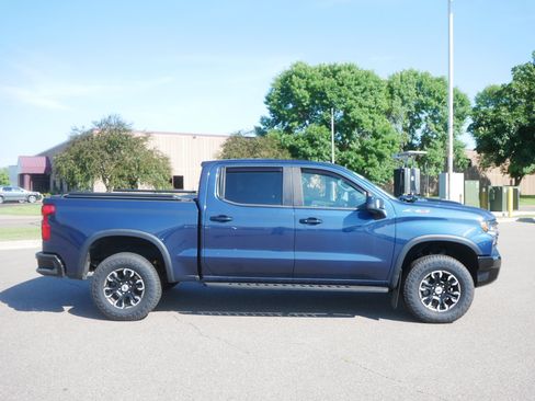 Used 2022 Chevrolet Silverado 1500 ZR2 w/ Technology Package AWD/4WD image 8