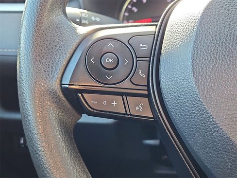 Used 2022 Toyota RAV4 XLE image 22