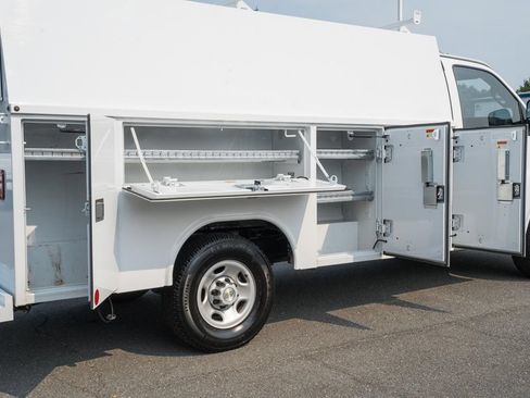 Used 2024 Chevrolet Express 3500 w/ Power Convenience Package RWD image 21