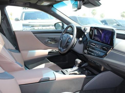 Certified 2025 Lexus ES 300h w/ Premium Package FWD image 5
