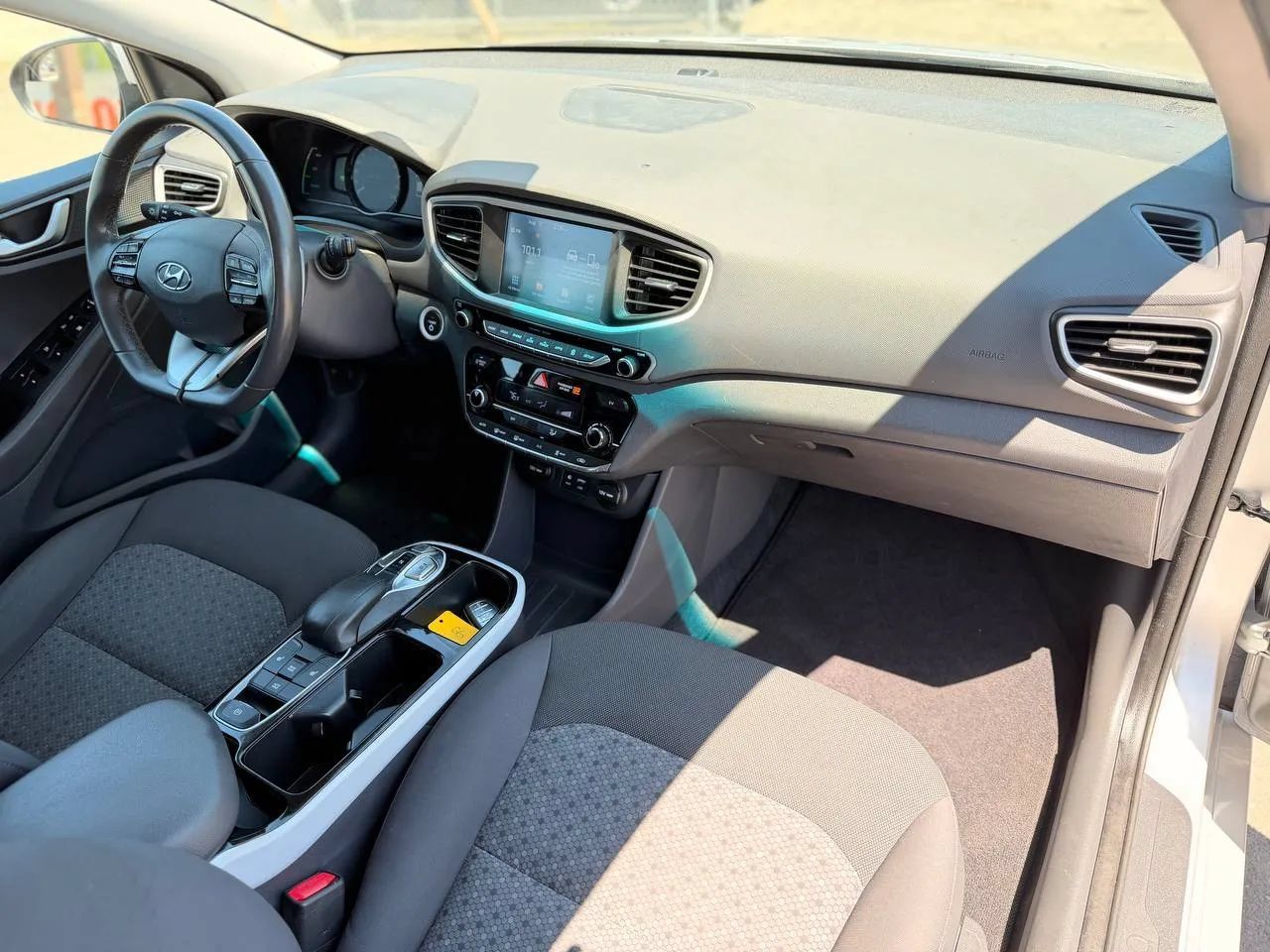Used 2019 Hyundai Ioniq Electric FWD image 38