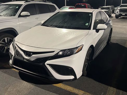 Certified 2024 Toyota Camry SE w/ Convenience Package image 1