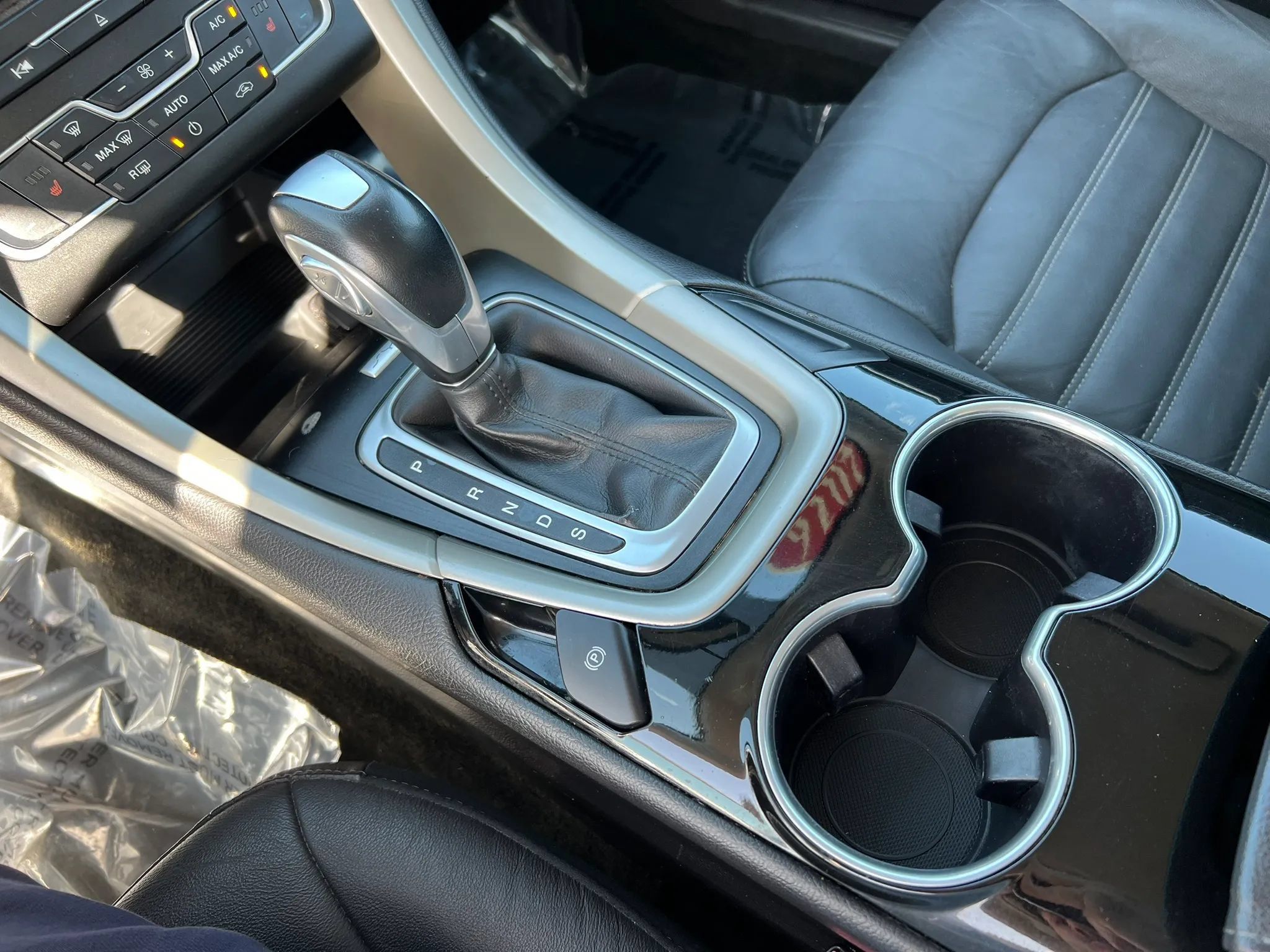 Used 2016 Ford Fusion SE w/ Equipment Group 202A FWD image 18