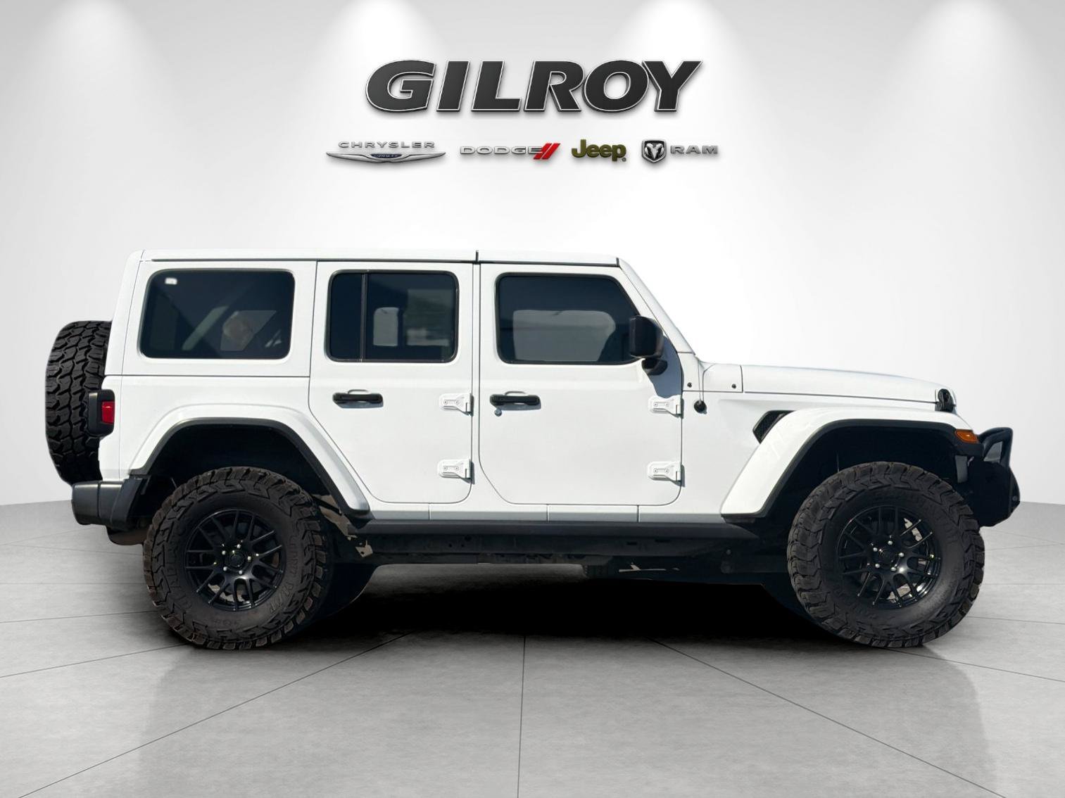 Used 2018 Jeep Wrangler Unlimited Sahara AWD/4WD image 3