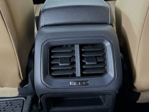 Used 2022 Volkswagen Tiguan SE image 25