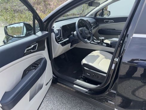 Certified 2023 Kia Sportage EX image 13