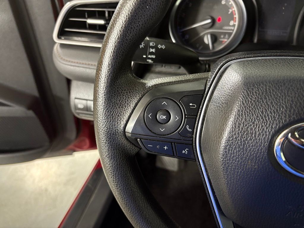 Used 2020 Toyota Camry LE w/ Convenience Package FWD image 18