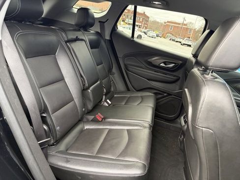 Used 2023 GMC Terrain SLT image 18