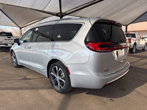 New 2026 Chrysler Pacifica Pinnacle image 4