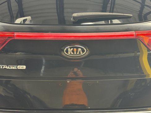Used 2018 Kia Sportage LX FWD image 11