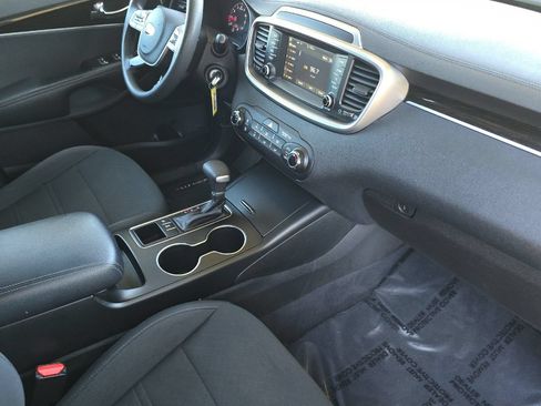Used 2020 Kia Sorento LX AWD/4WD image 14