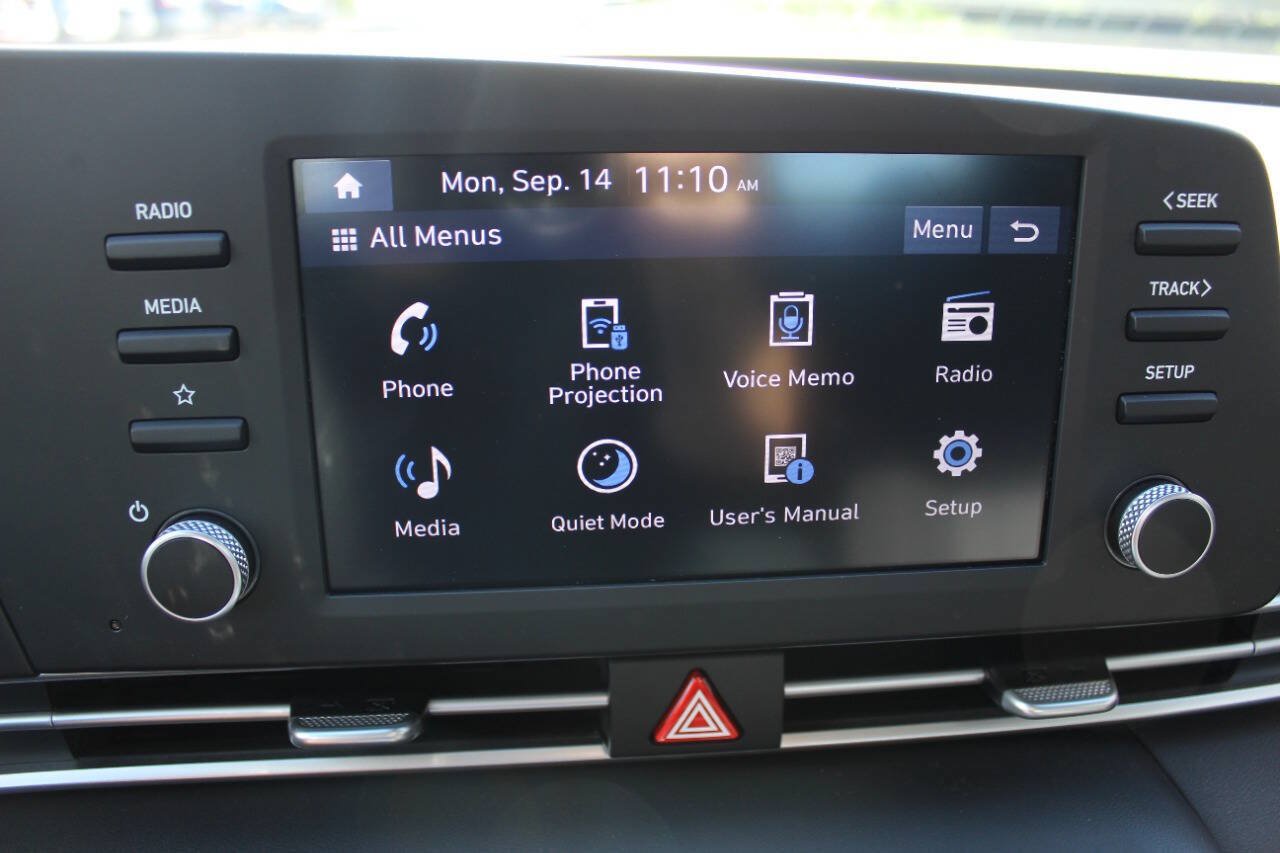 Used 2025 Hyundai Elantra SE FWD image 12