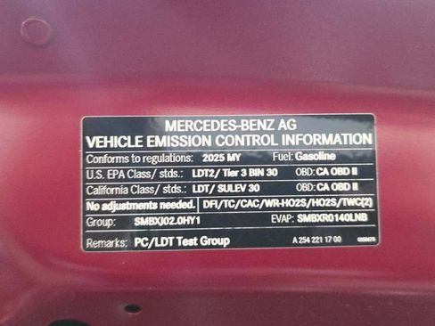 Used 2025 Mercedes-Benz GLC 300 4MATIC image 17