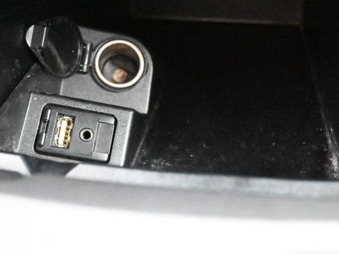 Used 2016 Toyota Camry SE image 4