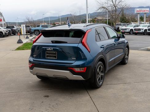 Certified 2025 Kia Niro EX image 7