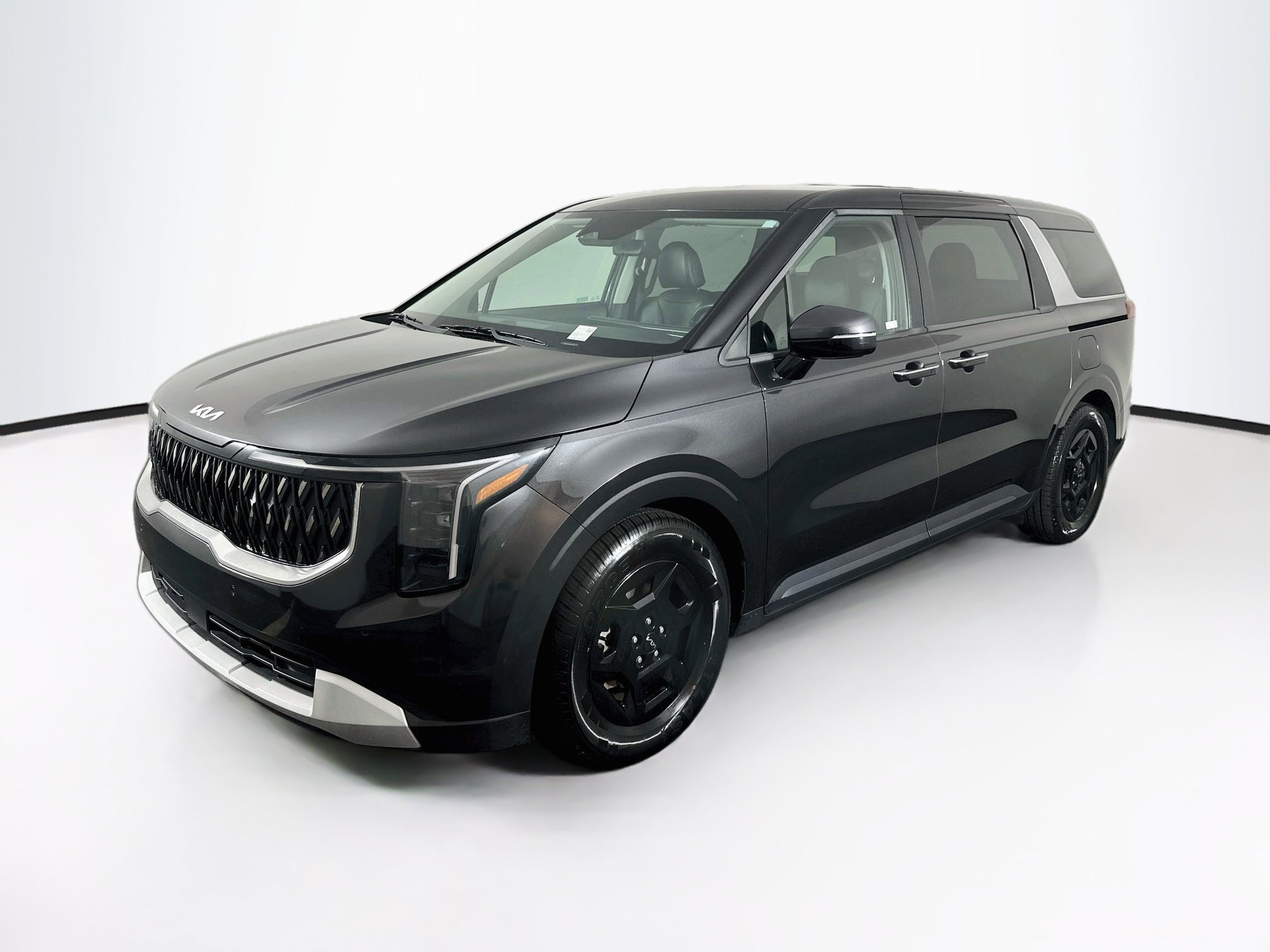 Used 2025 Kia Carnival FWD image 3