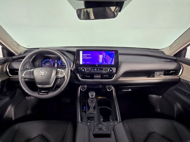 Used 2024 Toyota Grand Highlander AWD image 27