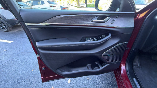 Used 2021 Jeep Grand Cherokee L Limited AWD/4WD image 16