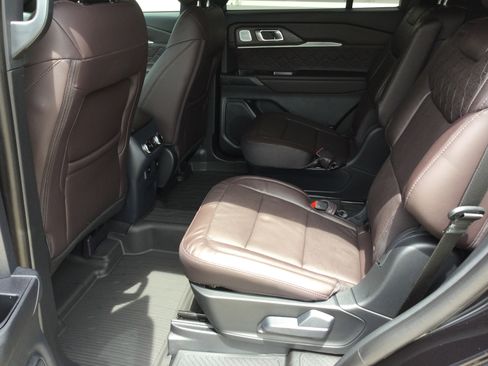 New 2026 Ford Explorer Platinum w/ LUX Leather Package AWD/4WD image 4
