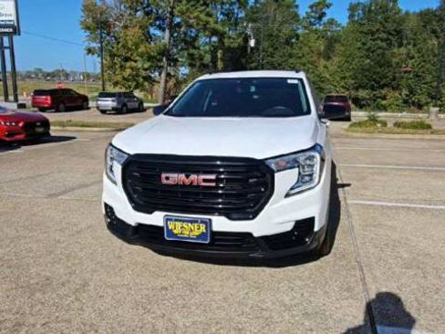 Used 2023 GMC Terrain SLE w/ Driver Convenience Package image 2