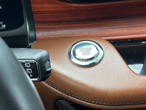 Used 2024 Lincoln Aviator Reserve AWD/4WD image 31