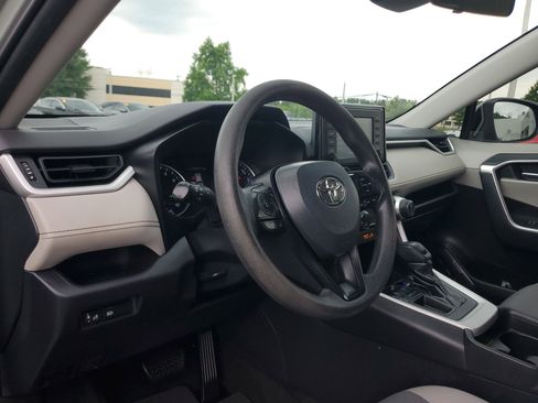 Used 2019 Toyota RAV4 XLE FWD image 15